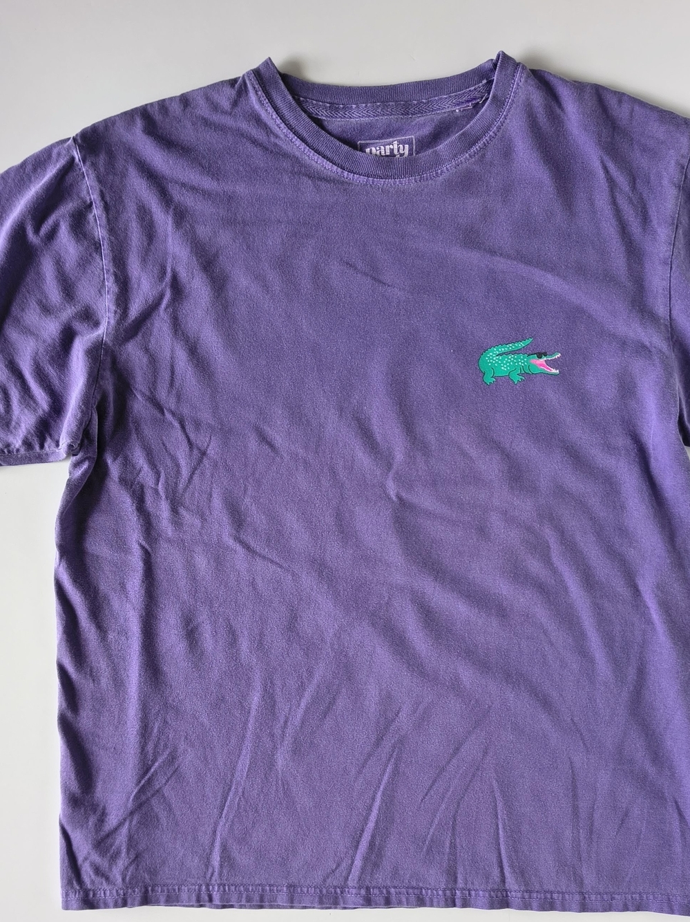 Party Pants Men's M Purple Alligator Graphic Short Sleeve T-Shirt
